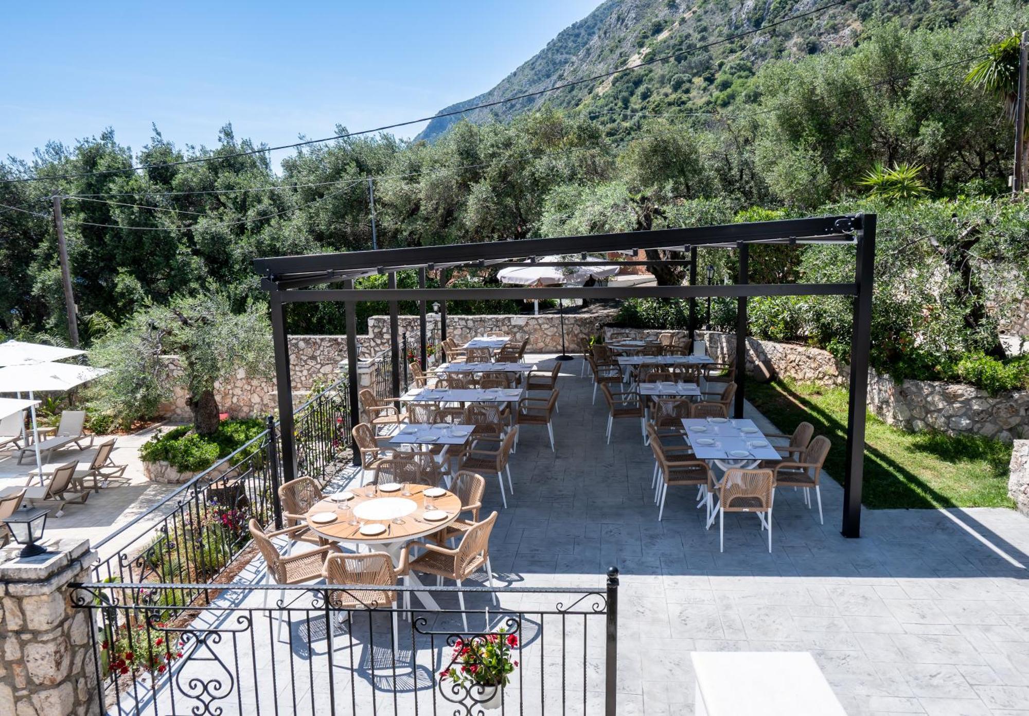 Crystal Blue Hotel, 3*