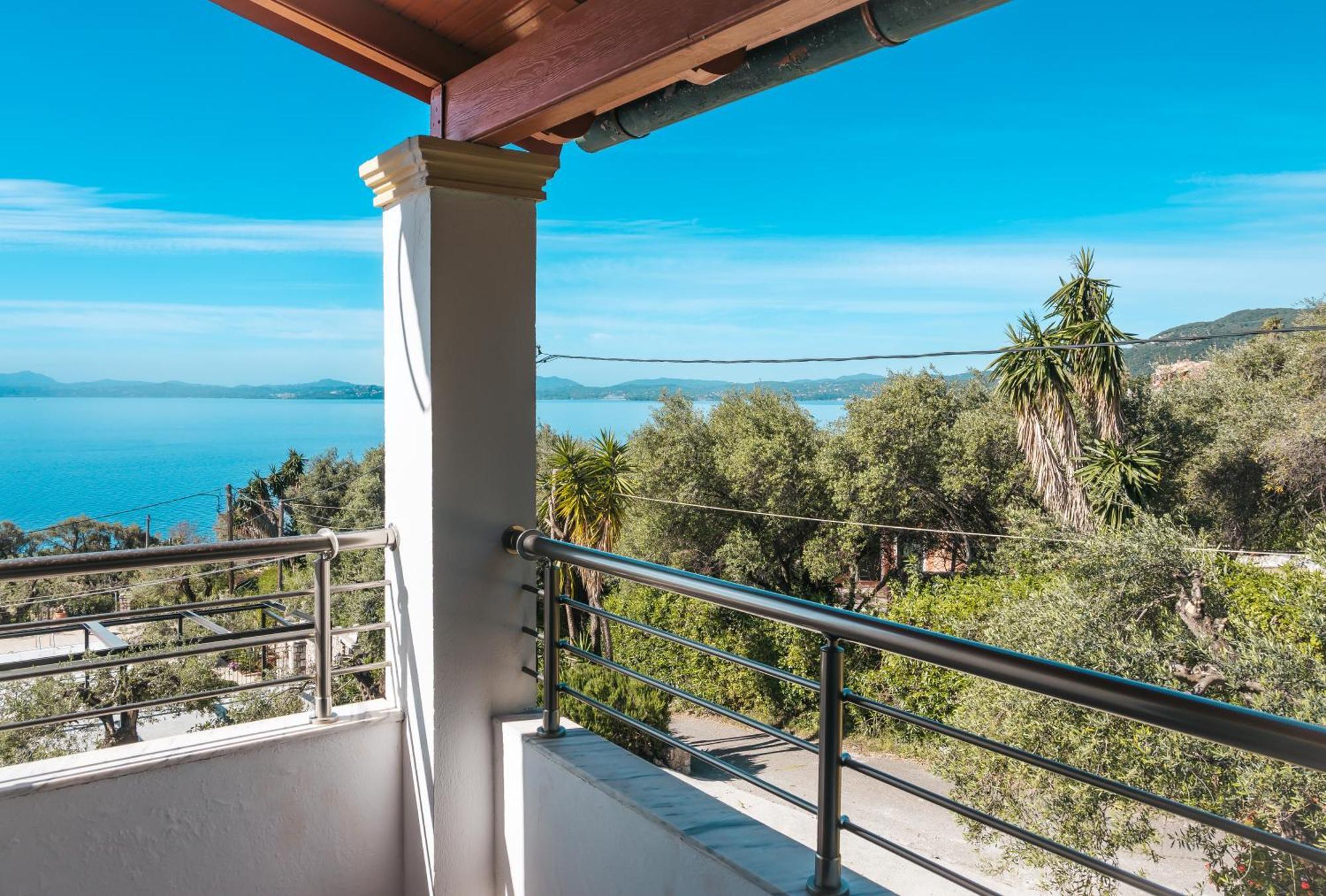 Crystal Blue Hotel, 3* Barbati