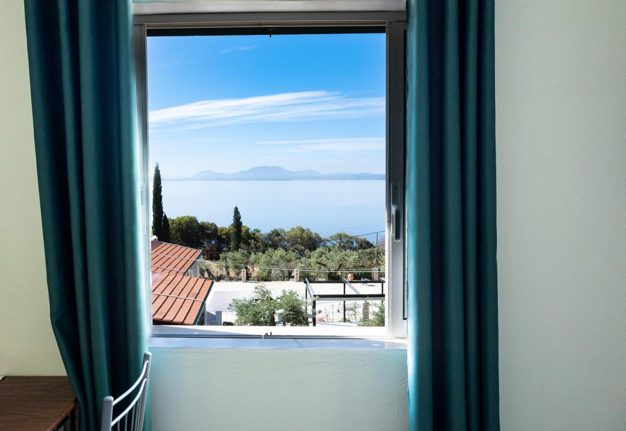 Crystal Blue Hotel, 3* Barbati