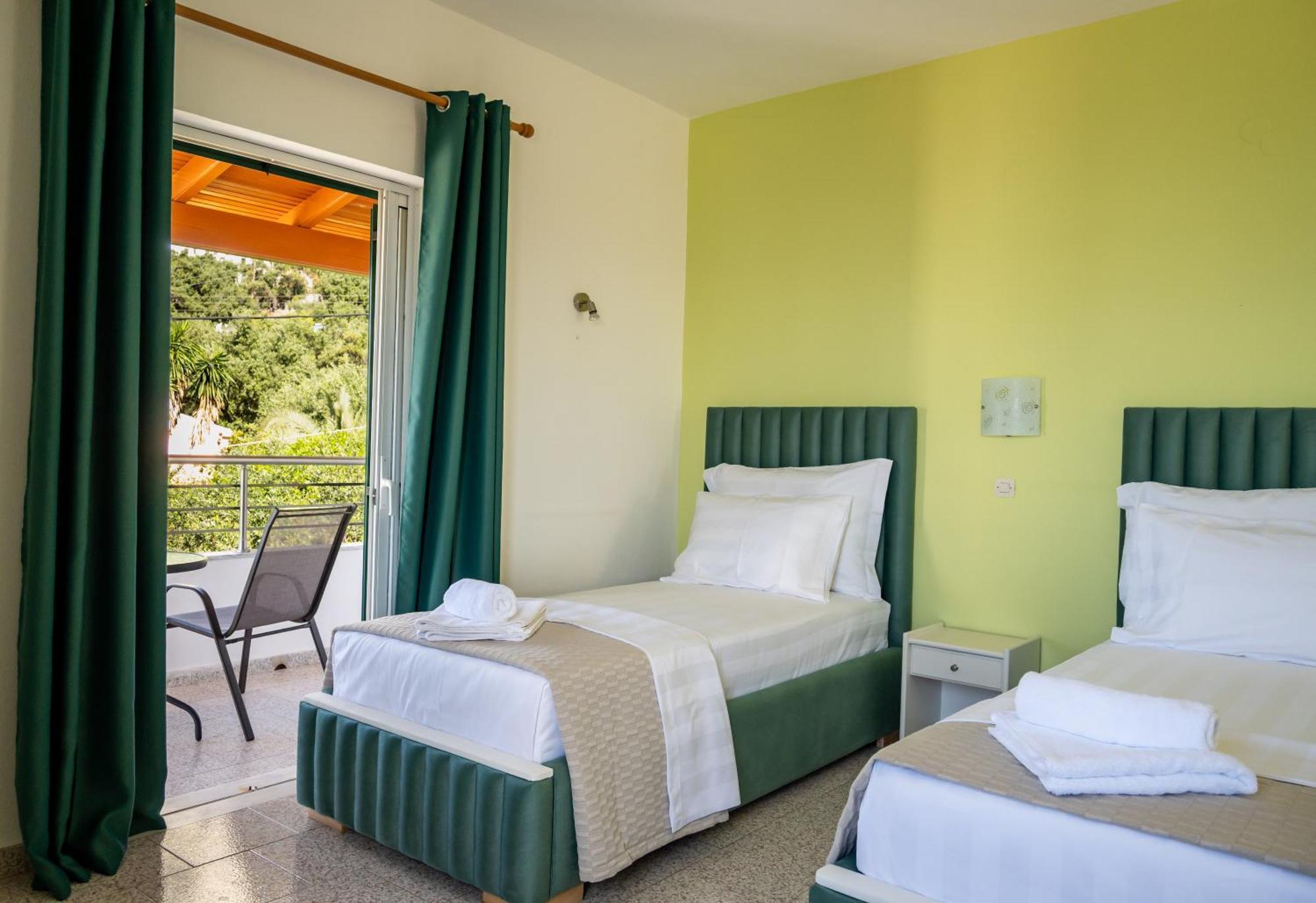 Crystal Blue Hotel, 3*