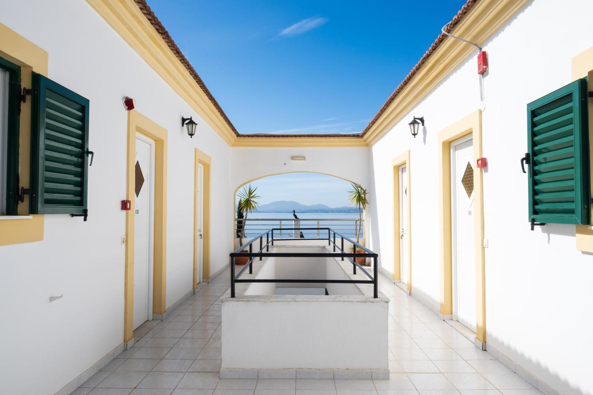 Aparthotel Crystal Blue Hotel,