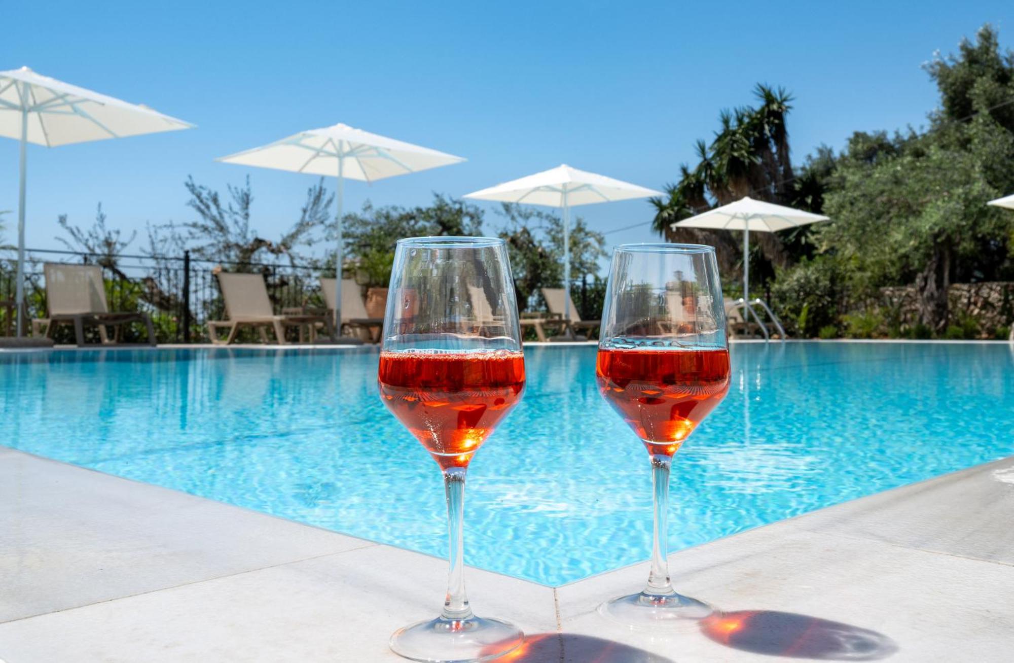 Crystal Blue Hotel, 3*