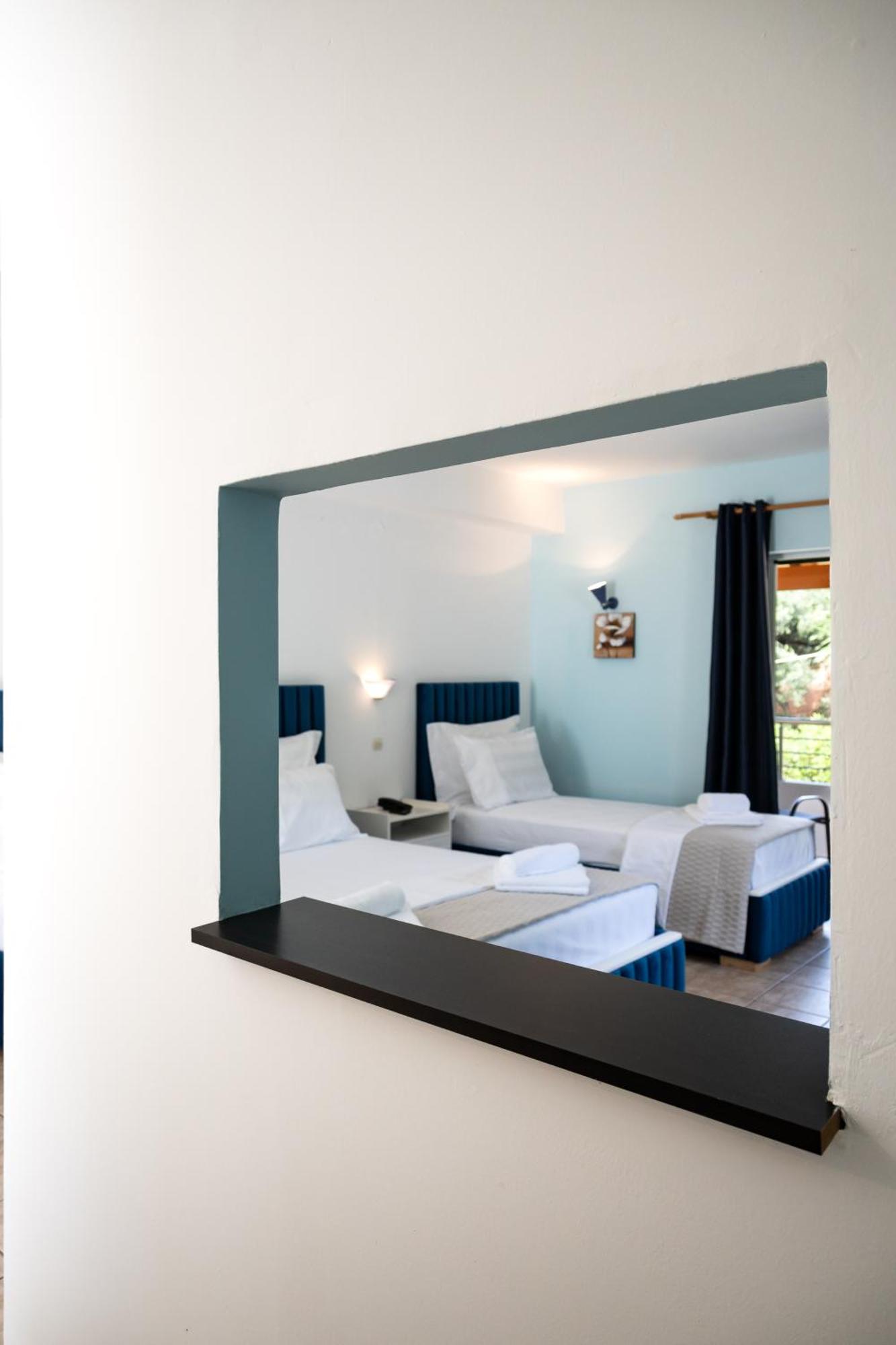 Crystal Blue Hotel, 3* Barbati